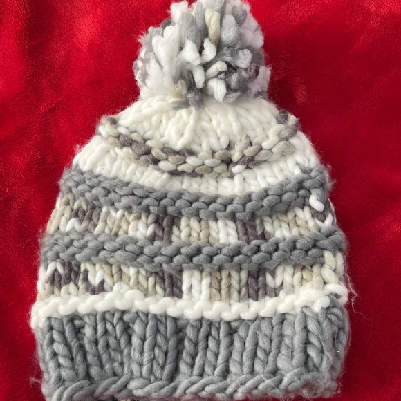 NWOT women’s NorthFace winter hat - Picture 3 of 3